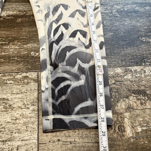 Lululemon Pants Womens 6 Black White Capri Crop High Rise Wunder Under Patterned - Picture 11 of 14
